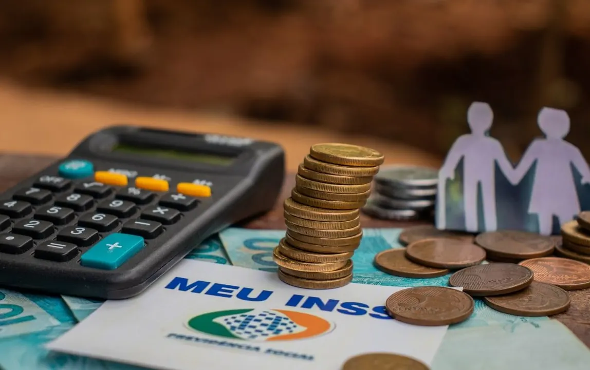 Acerto de vínculo e (des)averbações